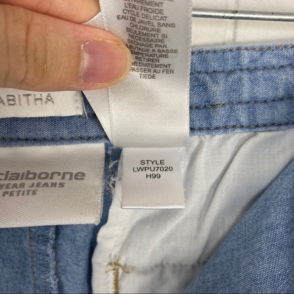 Liz Claiborne Tabitha Cropped Light Wash Wide Leg Chambray Pant 4P - Picture 12 of 13